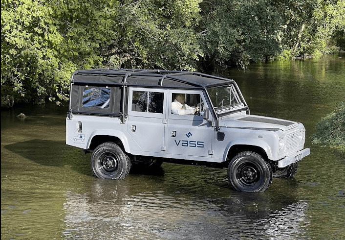 First VASS electric Defender prototype with Tesla Model 3 motor and compact 35 kWh battery pack